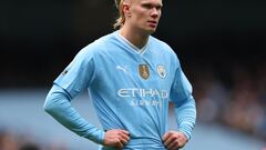 Manchester (United Kingdom), 10/02/2024.- Erling Haaland of Manchester City looks on during the English Premier League soccer match between Manchester City and Everton FC, at the Etihad Stadium in Manchester, Britain, 10 February 2024. (Reino Unido) EFE/EPA/ASH ALLEN EDITORIAL USE ONLY. No use with unauthorized audio, video, data, fixture lists, club/league logos, 'live' services or NFTs. Online in-match use limited to 120 images, no video emulation. No use in betting, games or single club/league/player publications.
