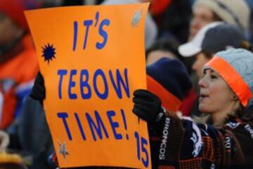 En 2011, tras un mal inicio de los Broncos, que empezaron con un pobre 1-5, Tebow sustituyó a Kyle Orton como QB titular. En total jugaría 14 partidos esa temporada, los 11 últimos como titular, completando 126 de 271 intentos para 12 touchdowns y 6 intercepciones, y corriendo 122 veces para conseguir 660 yardas y 6 touchdowns, pero con 13 fumbles (6 de ellos perdidos).