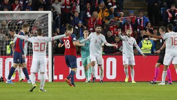 12/10/19 PARTIDO SELECCION ESPAÑOLA CLASIFICATORIO PARA LA EUROCOPA 2020
NORUEGA - ESPAÑA
LOS JUGADORES DE ESPAÑA PROTESTAN AL ARBITRO DESPUES DE QUE SEÑALARA UN PENALTI POR UNA FALTA DE KEPA
PUBLICADA 13/10/19 NA MA02-