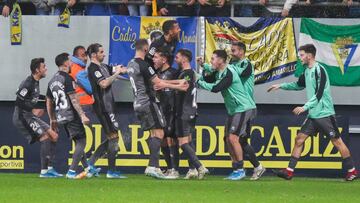 Curro, del Numancia, tras marcar contra el Cádiz.