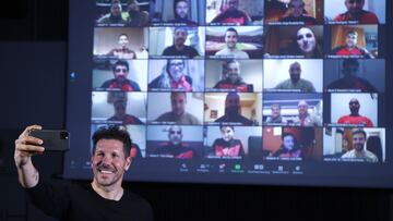 Simeone, del Atlético, en videoconferencia con los entrenadores de la Academia.