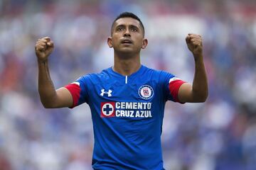 Muchos han considerado recientemente que Elías Hernández se ha ganado con buen juego y con el paso invicto de Cruz Azul. ‘El Patrullero’ regresa con ‘El Tri’ a sus 30 años y tendría que mostrarse con liderazgo dentro de una convocatoria que cuenta con varios jóvenes. 