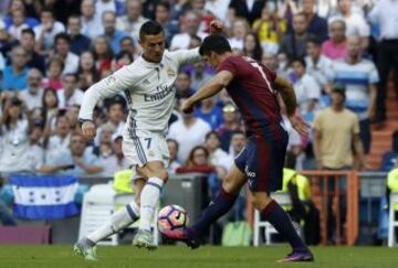 Cristiano Ronaldo con el balón. 