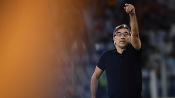 Roma's headcoach Ivan Juric reacts during the Italian Serie A football match between AS Roma and Udinese at the Olympic stadium in Rome on September 22, 2024. (Photo by Filippo MONTEFORTE / AFP)