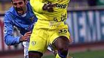 <B>ANTE EL LAZIO</B>El jugador congoleño, en el partido ante el Lazio disputado hace tan sólo quince días. Era uno de los jugadores más famosos del equipo veronés.