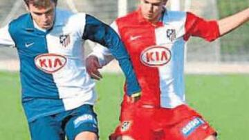 <b>PIÑA. </b>El B (con la rojiblanca porque jugaba en casa) celebró los goles ante el Juvenil A con muchísima euforia.