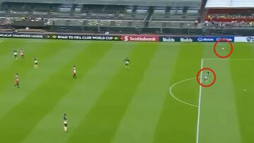 El balón está ahí y el portero superado: imaginen el paradón...