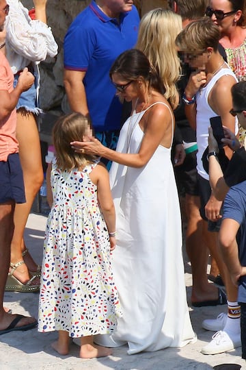 El exfutbolista británico disfruta de unos días de descanso en las playas francesas de Cannes. Le acompañan su mujer Victoria, sus hijos y el cantante Elton John.