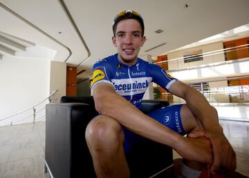 El joven de 22 años nacido en Monetería milita en el Quick Step desde agosto del 2017. Álvaro Hodeg embalador con mucha potencia y que ya sabe lo que es ganar. En su palmarés tiene victorias de etapa en el Tour de L'Avenir, la Vuelta a Cataluña, la Vuelta a Polonia, el Tour Colombia y el Tour de Turquía, entre otras.