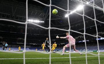 0-3. Ferrán Torres marca el tercer gol.