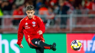 Futbol, Chile vs Uruguay.
Eliminatorias al mundial de la Fifa 2026.
El jugador de la seleccion chilena Lucas Assadi es fotografiado durante un partido clasificatorio al mundial de 2026 contra Uruguay disputado en el estadio Nacional de Santiago, Chile.
09/09/2025
Pepe Alvujar/Photosport
Football, Chile vs Uruguay.
2026 FIfa World Cup qualifiers.
Chile player Lucas Assadi is pictured during a 2026 Fifa World Cup qualifier match against Uruguay at the National stadium in Santiago, Chile.
09/09/2025
Pepe Alvujar/Photosport
