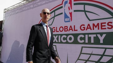 MEX25, CIUDAD DE M&Eacute;XICO,(M&Eacute;XICO),14/01/2017.- El comisionado de la NBA, Adam Silver, participa en un acto hoy, s&aacute;bado 14 de enero de 2017, dentro de las actividades de la NBA en Ciudad de M&eacute;xico, donde inauguraron 4 canchas de baloncesto ubicadas en la Ciudad deportiva Magdalena Mixhuca, las cuales fueron desarrolladas por el programa de responsabilidad social de la NBA. EFE/Alex Cruz