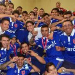 Camarín de la U se acordó de Colo Colo en los festejos