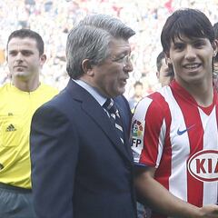 El presidente del Atlético llama 'tonto' a Agüero en público