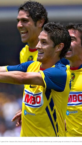 SOCCER/FUTBOL
CLAUSURA 2011
JORNADA 17: PUMAS VS AMERICA
Action photo of Angel Reyna of America celebrates goal, during week 17 game of the Clausura 2011./Foto de accion de Angel Reyna de America celebran el gol, durante juego de la semana 17 de Clausura 2011. 01 May 2011. MEXSPORT/ETZEL ESPINOSA