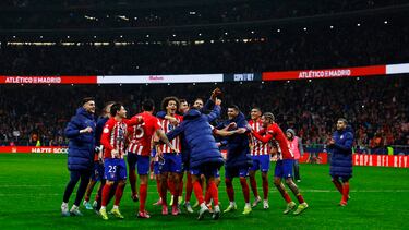 Soccer Football - Copa del Rey - Round of 16 - Atletico Madrid v Real Madrid - Metropolitano, Madrid, Spain - January 19, 2024 Atletico Madrid players celebrate after the match REUTERS/Susana Vera