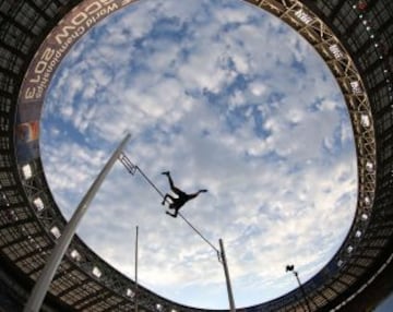 El francés Renaud Lavillenie en el Campeonato Mundial de la IAAF 2013 en el estadio Luzhniki de Moscú