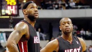 A LeBron James y Dwyane Wade se les quedó esta cara tras la derrota ante los Mavericks.