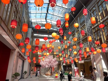 El Dubai Mall tiene su propia Chinatown, con su típica tienda y productos típicos.