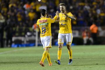 Zelarayán y Gignac celebraron el segundo gol de Tigres ante León en la victoria 2-0 en la jornada 1 del Clausura 2018.