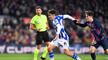 Real Sociedad's Spanish midfielder Pablo Marin vies with Barcelona's Spanish midfielder Gavi (R) during the Copa del Rey (King's Cup), quarter final football match between FC Barcelona and Real Sociedad, at the Camp Nou stadium in Barcelona on January 25, 2023. (Photo by Pau BARRENA / AFP)