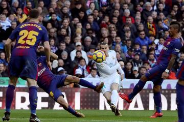 Bale shoots from outside the box.