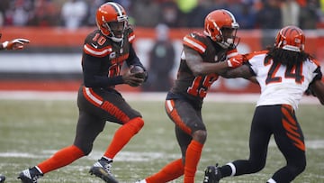 CLEVELAND, OH - DECEMBER 11: Robert Griffin III #10 of the Cleveland Browns rushes against the Cincinnati Bengals at Cleveland Browns Stadium on December 11, 2016 in Cleveland, Ohio.   Justin K. Aller/Getty Images/AFP
 == FOR NEWSPAPERS, INTERNET, TELCOS &amp; TELEVISION USE ONLY ==