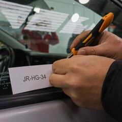 No los permiten: los grabados de patentes prohibidos en Chile y que acarrearían esta multa