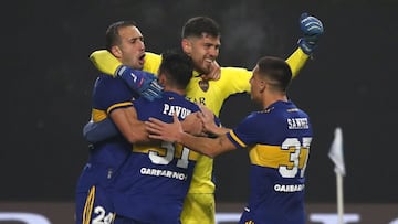 LA PLATA, ARGENTINA - AUGUST 04: Agustín Rossi of Boca Juniors celebrates with teammates winning in the shootout after a round of sixteen match of Copa Argentina 2021 between Boca Juniors and River Plate at Estadio Ciudad de La Plata on August