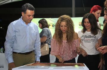 Colombian singer Shakira in Barranquilla, Colombia, during the groundbreaking ceremony for the construction a school supported by her foundation "Pies Descalzos" and the Barca Foundation. - Shakira will give a concert in Bogota on November 3 as part of he