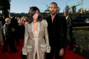 La estrella televisiva Kim Kardashian y y el artista Kanye West asisten a la 57.ª Entrega Anual de los Premios GRAMMY en el STAPLES Center el 8 de febrero de 2015 en Los Ángeles, California.