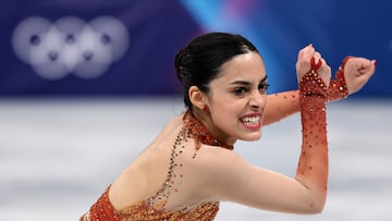 Madeline Schizas en medio de su programa.