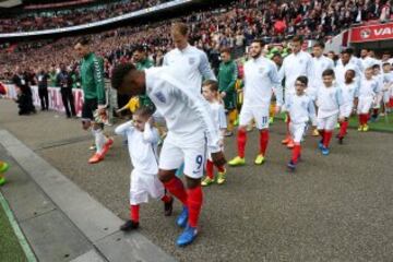 Bradley Lowery is walked out onto the pitch by Jermain Defoe