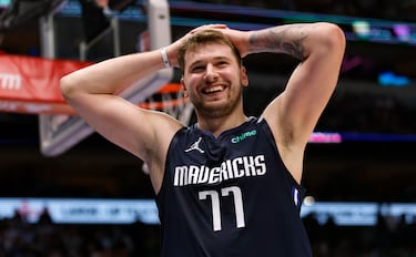 El cuarto año de Doncic es, después de este amago de crisis, un regreso absoluto a la buena senda. Primero, acalla los rumores de crisis con los Mavs con una extensión de contrato que le mete en el rango de mega estrella y bate récords para un contrato rookie: 5 años, 207 millones de dólares. Tercer all star, tercer billete para el Mejor Quinteto, otra temporada excepcional (28,4 puntos, 9,1 rebotes, 8,7 asistencias) y éxito de los recién llegados: Nico Harrison en los despachos y Jason Kidd en el banquillo. Los Mavs traspasan a Porzingis y por primera vez desde 2011 avanzan en playoffs. Superan a Jazz y Suns, el mejor equipo de la regular season, y solo ceden en la final de Conferencia contra los Warriors.