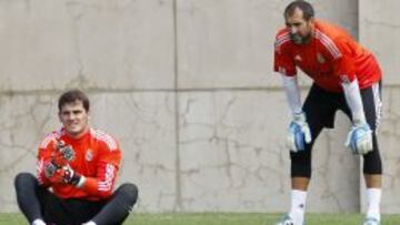 Atm&oacute;sfera muy competitiva. Una imagen vale m&aacute;s que mil palabras. Iker y Diego L&oacute;pez, en un entrenamiento del Real Madrid en las instalaciones de UCLA.