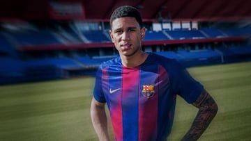 El central holandés ya luce de azulgrana