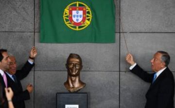 Cristiano, muy feliz en el aeropuerto de Madeira