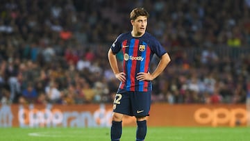 Pablo Torre llegó al Barcelona el verano de 2022, con 19 años, tras destacar y triunfar en el ascenso a Segunda del Racing de Santander. En su primer, y de momento único, año defendiendo la camiseta blaugrana, alternó el primer y el segundo equipo.