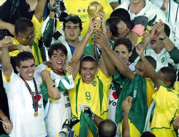 Ronaldo with the trophy after Brazil's 2002 World Cup win.