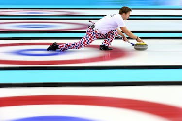 Es una tradición que los jugadores se den la mano antes y después de cada partido, mostrando gran deportividad.