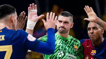 Erick, Feixas y Fits celebran un gol del Barça.