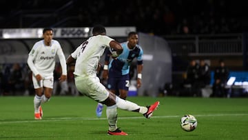 HIGH WYCOMBE, ENGLAND - SEPTEMBER 24: Jhon Duran of Aston Villa scores a goal to make it 0-2 from the penalty spot during the Carabao Cup Third Round match between Wycombe Wanderers and Aston Villa at Adams Park on September 24, 2024 in High Wycombe, England. (Photo by Catherine Ivill - AMA/Getty Images)