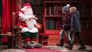 This is the surprising hourly pay for working as a Mall Santa