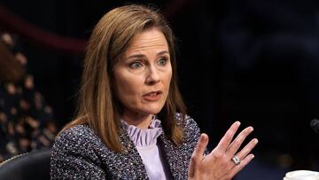 La jueza nominada a la Corte Suprema, Amy Coney Barrett, testifica en el tercer día de su audiencia de confirmación ante el Comité Judicial del Senado en Capitol Hill el 14 de octubre de 2020 en Washington, DC.