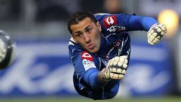 David Ospina, volando de palo a palo en la liga francesa, defendiendo el arco del Niza. Esa fue su primera aventura internacional.