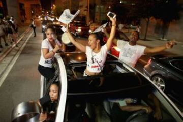 Miami Heat 95 (4) - San Antonio Spurs 88 (3). Los seguidores celebran el título por las calles de Miami.