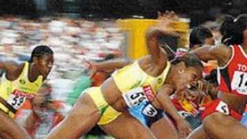 <b>FOSTER SE DEJÓ LA CARA POR LA PLATA.</B> La jamaicana Brigitte Foster tuvo que pelear más de lo previsto su medalla de plata en la final de los 100 metros vallas. Lo intentó todo para alcanzar a la ganadora, la canadiense Perdita Felicien, que entró con un tiempo de 12.53 y se aseguró la plata con una estirada casi tan esforzada como inverosímil.