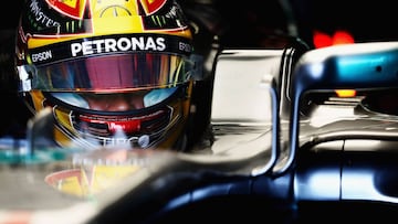 Lewis Hamilton subido en el Mercedes en Montreal.