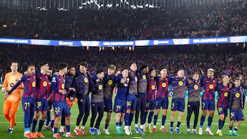Los jugadores del Barça celebran la goleada ante el Newcastle y el pase a cuartos.