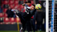 Dimitrievski, durante un calentamiento antes del partido.